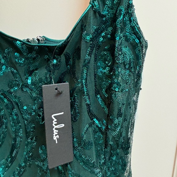 Lulu’s stunning NWT Green sequined dress - Picture 5 of 5